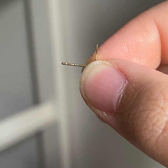 14kt Lightning Bolt stud - Picture 3 of 3